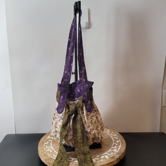 Vintage-Inspired Floral Drawstring Bag With Purple & Green Accents Cottagecore - Picture 4 of 11